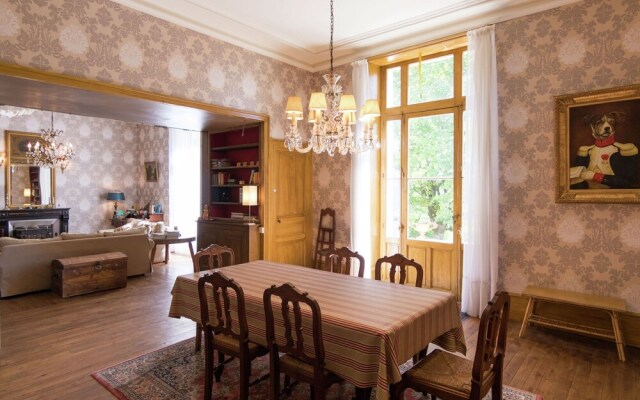 Charming Mansion in Brouchaud With Swimming Pool