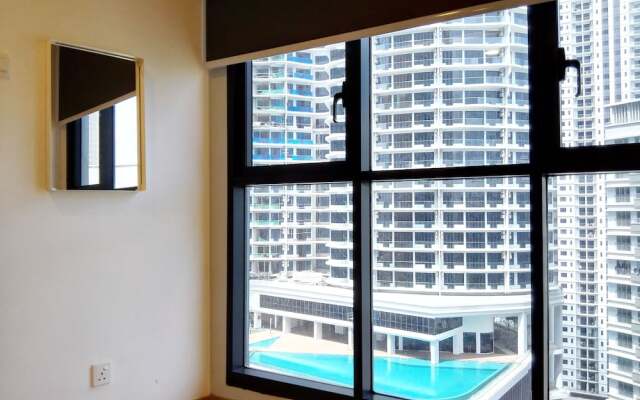 Mid Valley KL Gateway Family Suite Near LRT