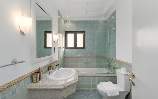 Exclusive 5BR Palm Villa w Private Pool and Beach