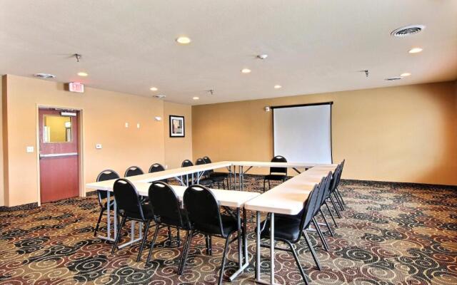 Cobblestone Hotel and Suites Crookston