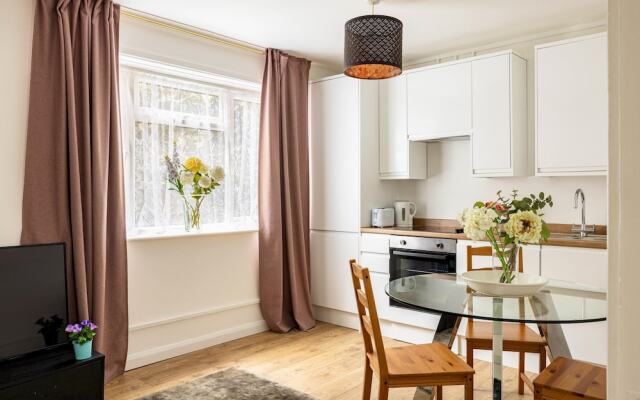 Beautiful 1 Bedroom Apartment With a Garden in Fulham