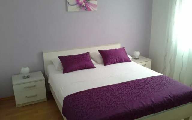 Josi - With Beautiful Garden - A1 Plavi