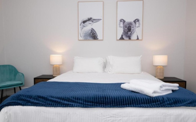 Dunkley House Bathurst Large CBD Heritage Home, Sleeps 10 – Guest Rooms – Bathurst