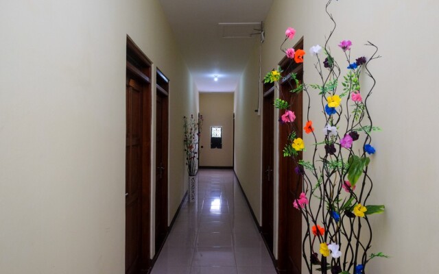RedDoorz near Tirtonadi Park Solo