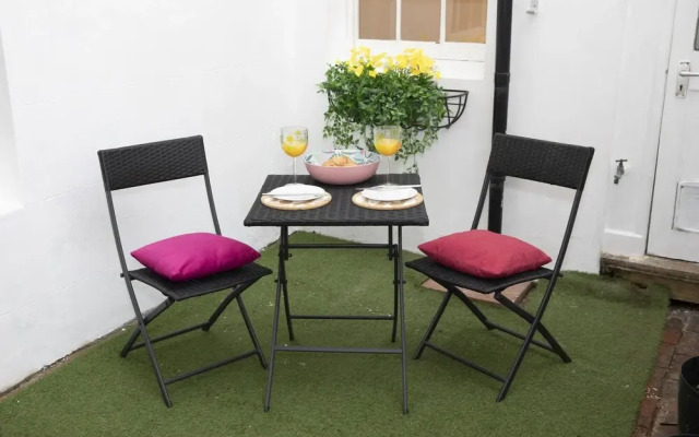Powis Patio Retreat By My Getaways