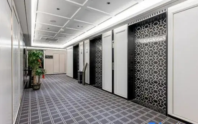 XANA Deluxe Hotel (Sanhe Jindu Shopping Plaza)