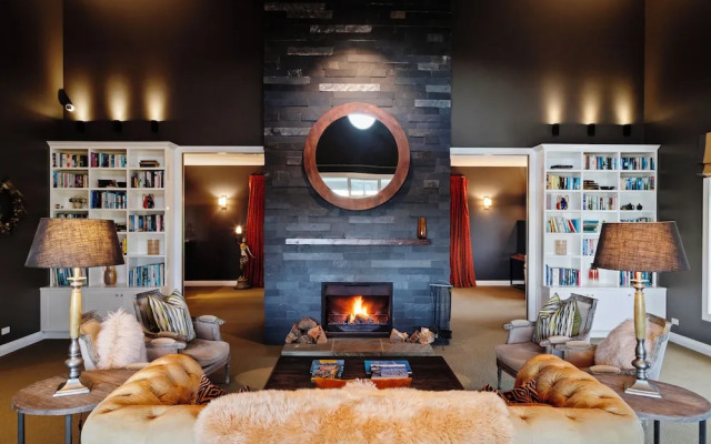 Woodhouse Mountain Lodge