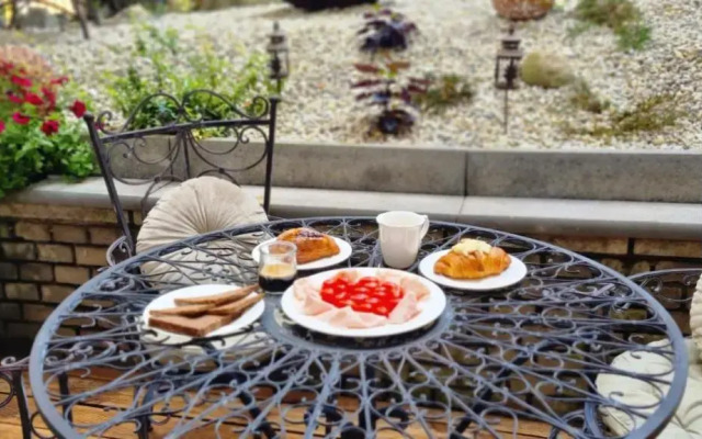 Amazing flat with garden, Vinohrady near center