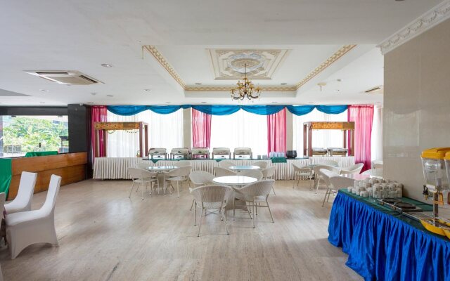 OYO 89619 De Choice Hotel