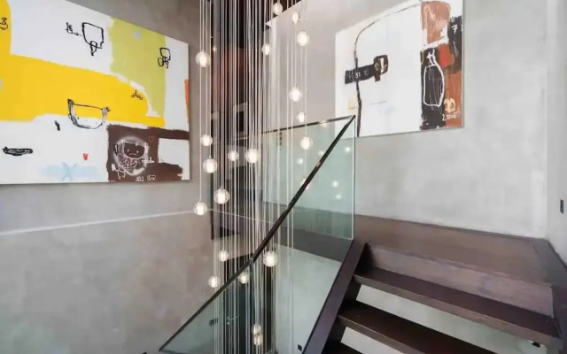 Luxury Pool Villa With Jacuzzi & Lift by Thonglor