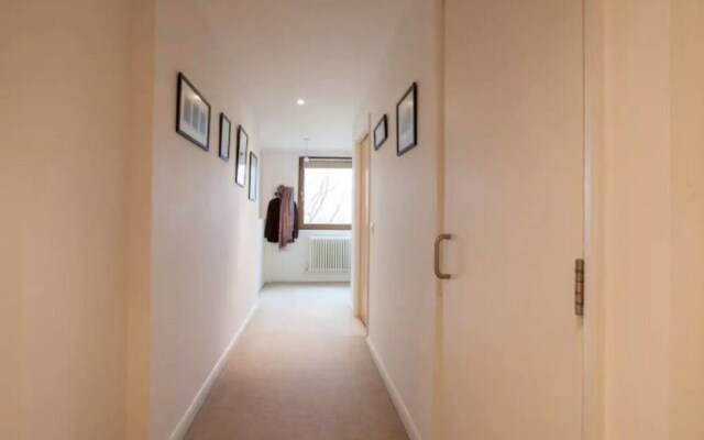 Spacious 2BR Home in Surrey Quays W/terrace