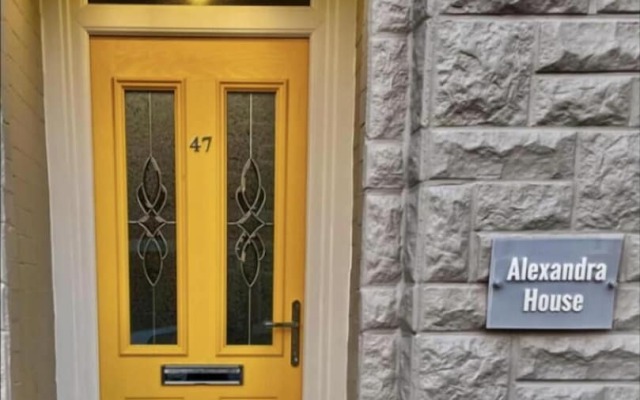 Refurbished 3 Bed House in Manchester