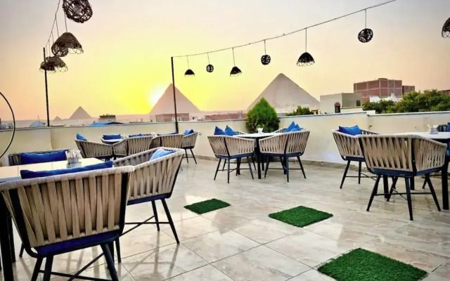 Farsha Pyramids Inn