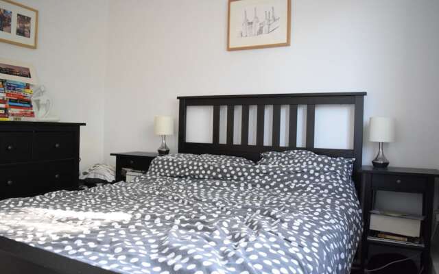 1 Bedroom Apartment in Clapham With Balcony