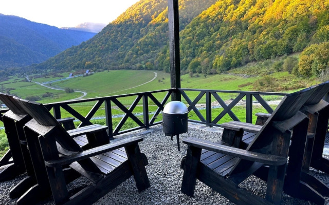 Runaway House - Qalaciq