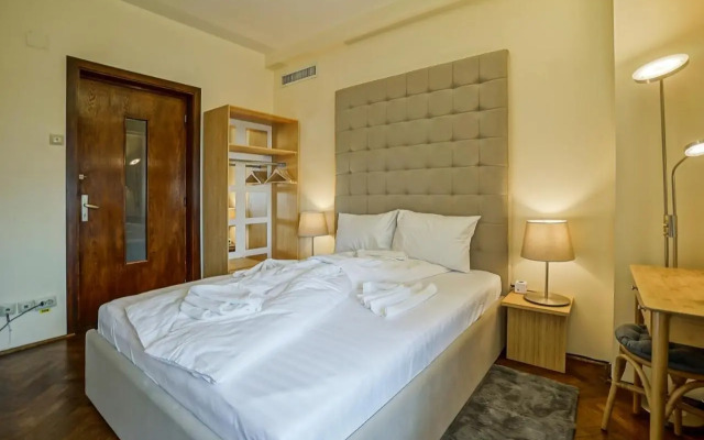 Lovely - 3 Bdr. Serviced Apartment In Old Town