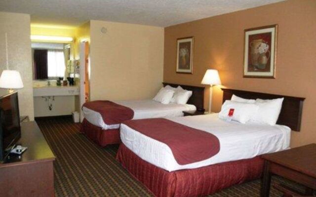 OYO Hotel Lebanon MO I-44