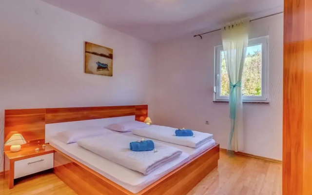 Alluring Apartment in Dramalj with Hot Tub