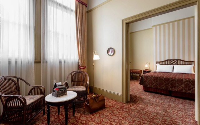 Hadley's Orient Hotel