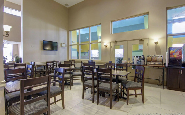 Comfort Inn & Suites Ambassador Bridge