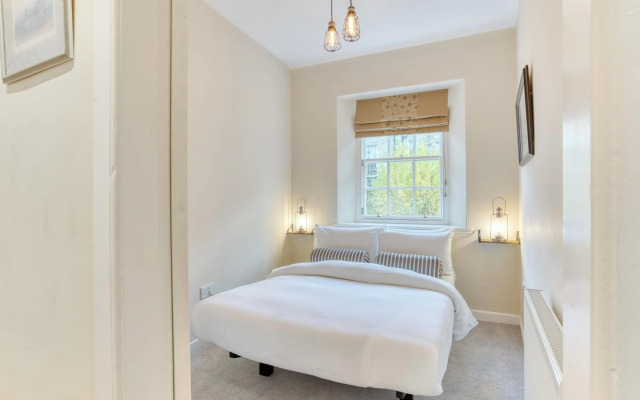 The Gloucester Lane Residence