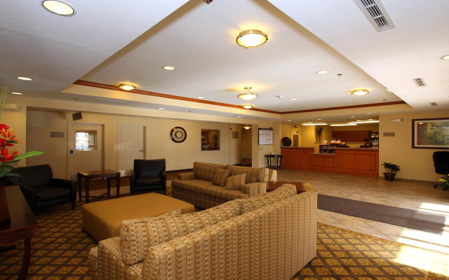Candlewood Suites Kansas City Airport