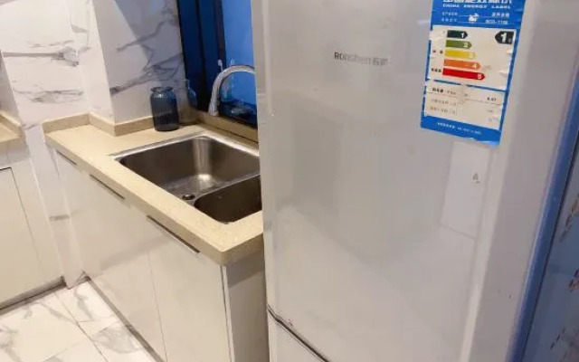 Hongshan 6979 Girls' Youth Apartment