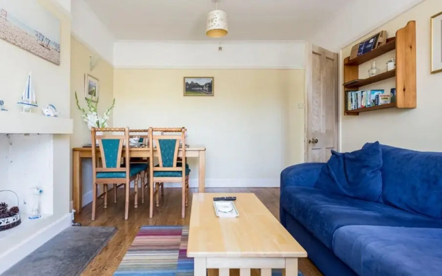 Woodstock in Poole With 2 Bedrooms and 1 Bathrooms