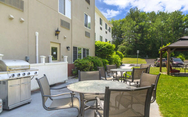 Best Western Plus Berkshire Hills Inn & Suites