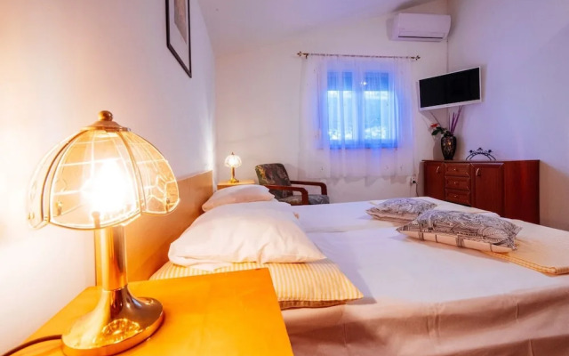 Beautiful Holiday Home in Maslenica Near Beach"