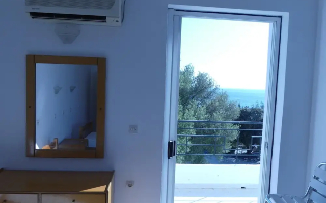 Marianthi Studios & Apartments