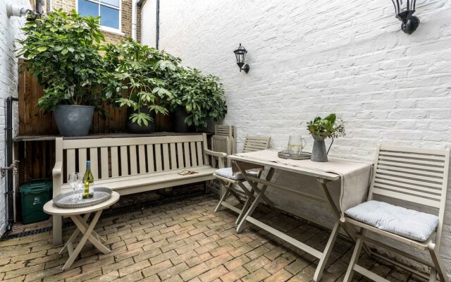 3BD Mews House with Courtyard in Kew