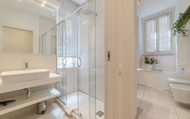 Leisure & Relax near Trevi Fountain