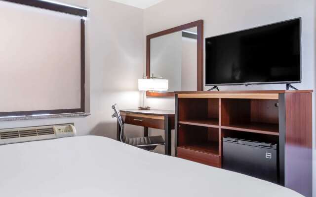 Avion Inn Near LGA Airport, Ascend Hotel Collection