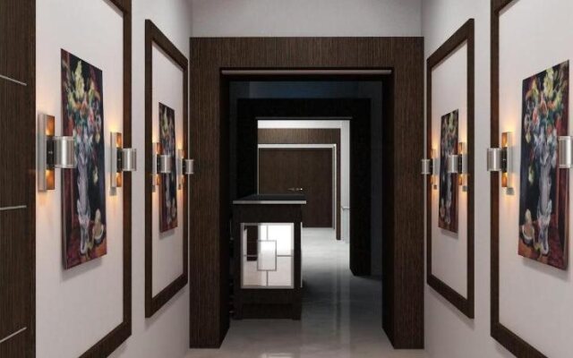 Hotel Everest Residency