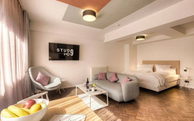 Studio 9