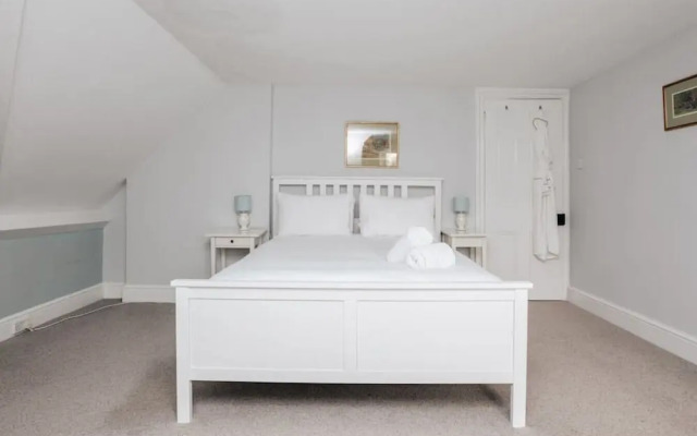 Waterfront Retreat in Hambleden