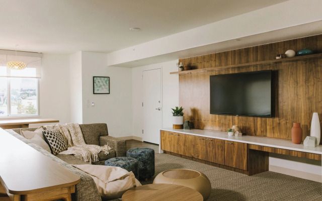 Element Charleston Airport