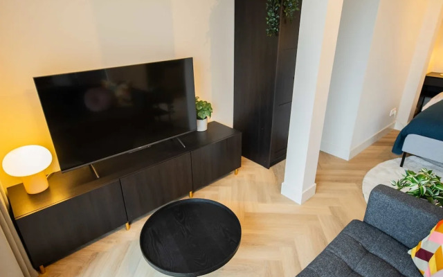 Studio Serviced Apartments With City View