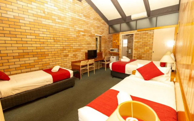 All Travellers Motor inn