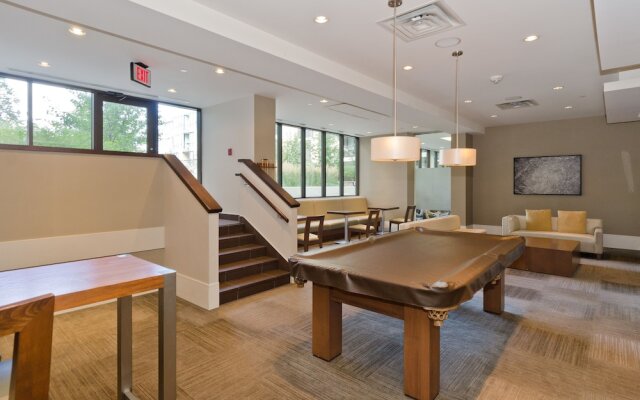 Suite Digs Waterfront