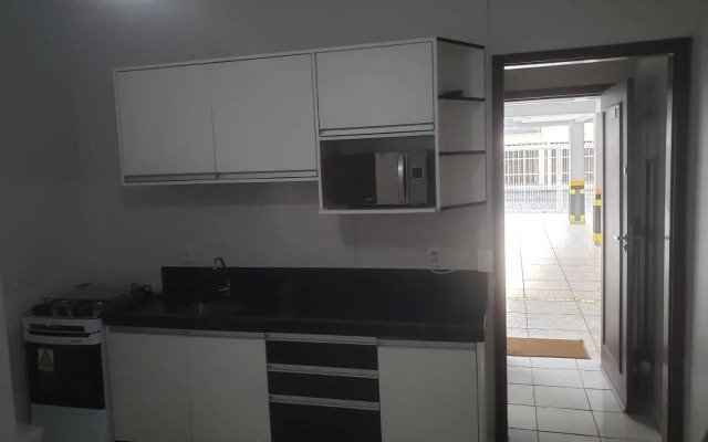 Apto 1 quarto, Centro de Bombinhas, 130 metros da praia.