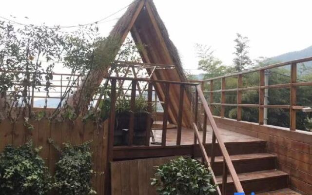 Mogan Mountain Xiaofeng Mujing Xiangye Hot Spring Hostel