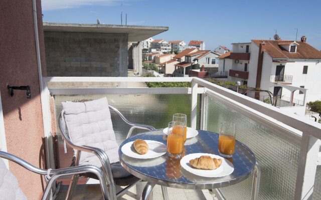 Apartments and Rooms Nikol