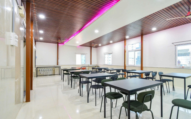 Super Townhouse Kokapet Near GAR