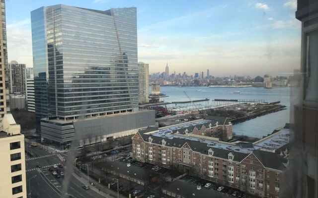 Skyview Luxury Suites - New York City