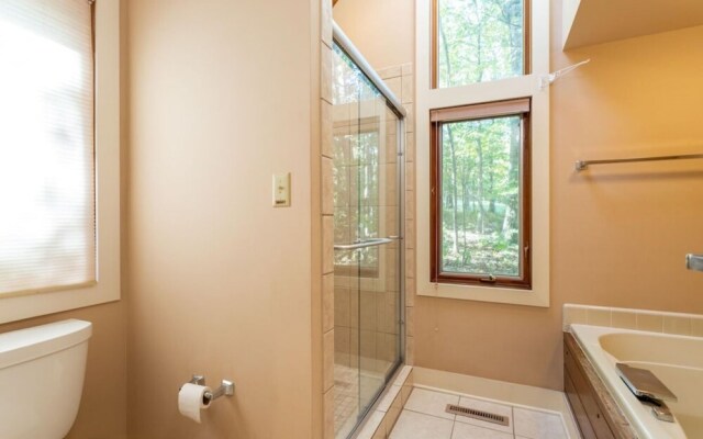 Luxury Wintergreen Near Golf Course Pool Access