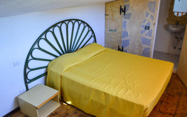 Apartment in Cannigione with garden
