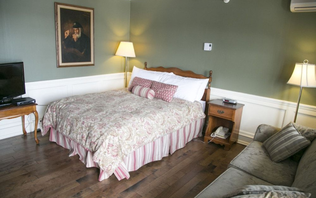 Lane's Privateer Inn