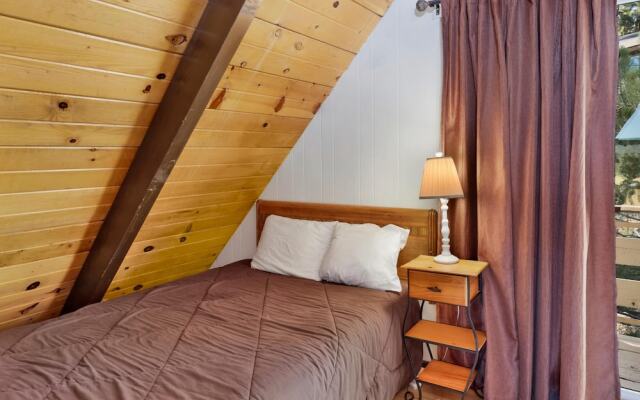 1632 - Meadow View Chalet by RedAwning